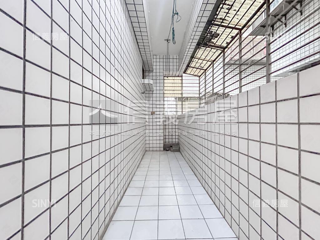 坐擁繁華新統領３房車位房屋室內格局與周邊環境