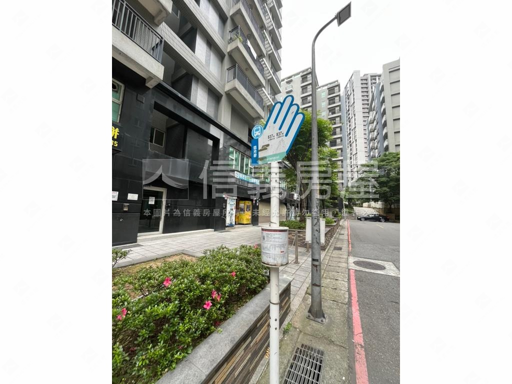 麥迪奇雙陽台兩房車位房屋室內格局與周邊環境