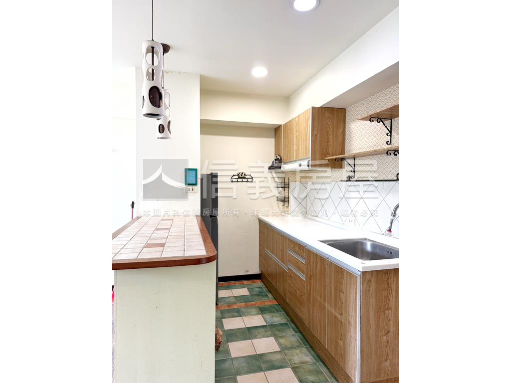 泉之鄉獨家山景裝潢美屋房屋室內格局與周邊環境