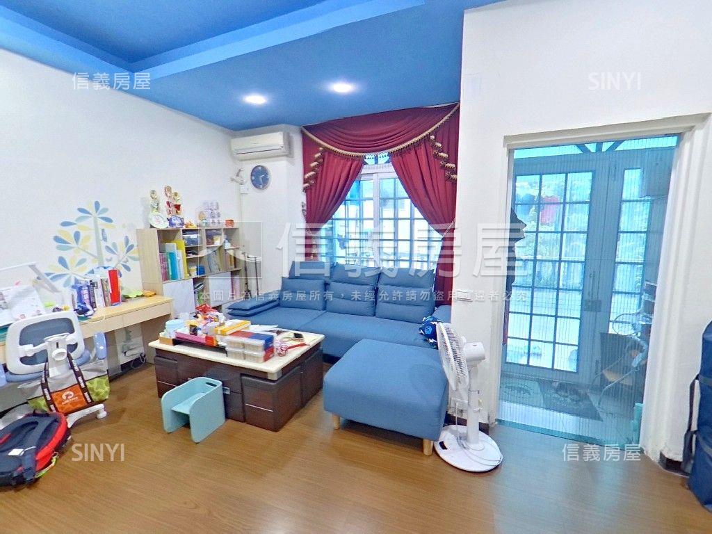 長春路名人鄉村透天房屋室內格局與周邊環境
