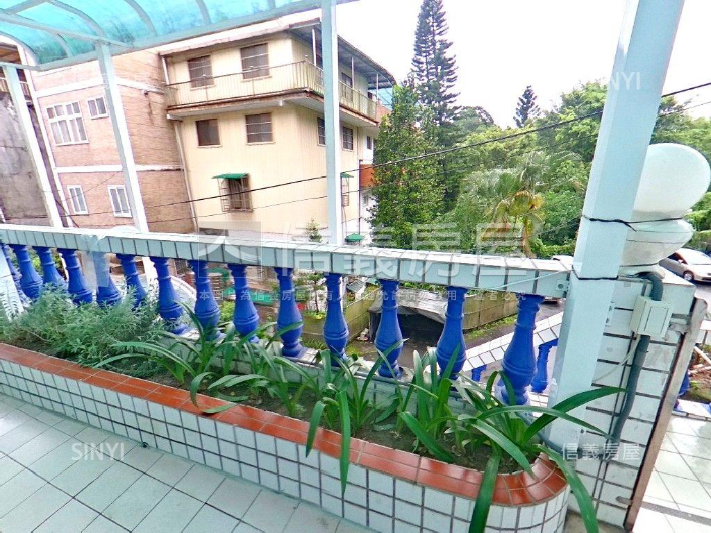 長春路名人鄉村透天房屋室內格局與周邊環境