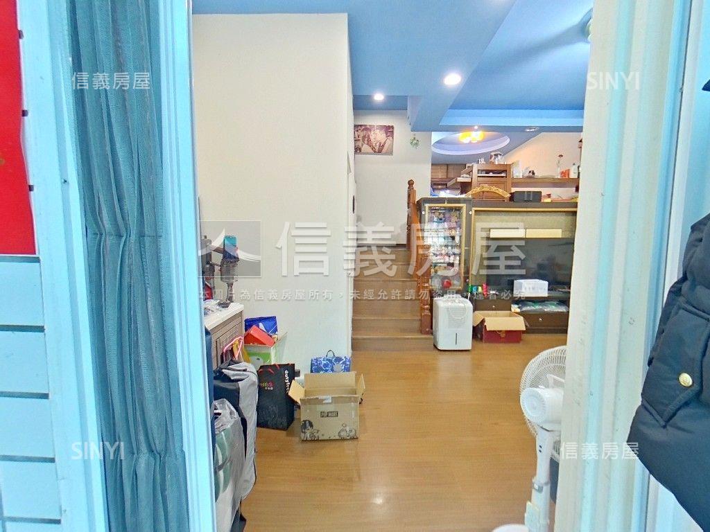 長春路名人鄉村透天房屋室內格局與周邊環境