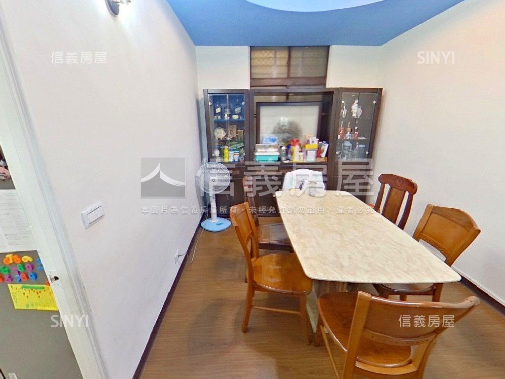 長春路名人鄉村透天房屋室內格局與周邊環境