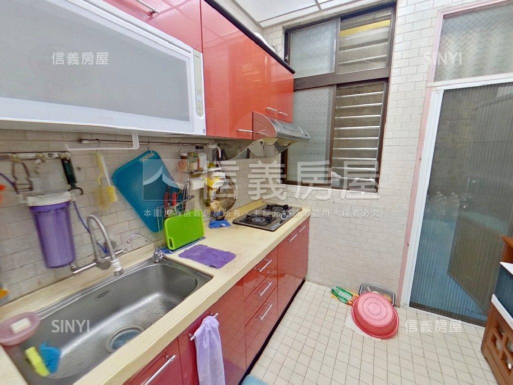 長春路名人鄉村透天房屋室內格局與周邊環境