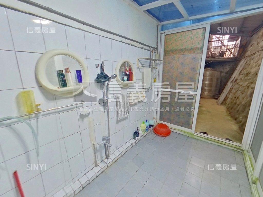 長春路名人鄉村透天房屋室內格局與周邊環境