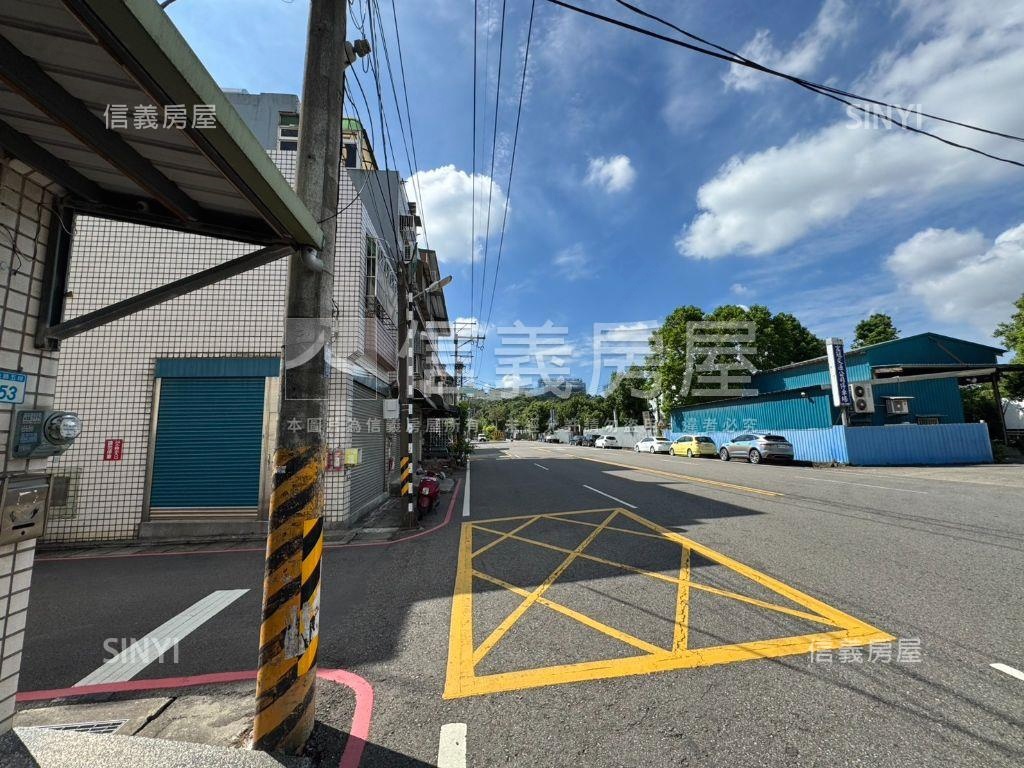 稀有☆正新光路三角窗透店房屋室內格局與周邊環境