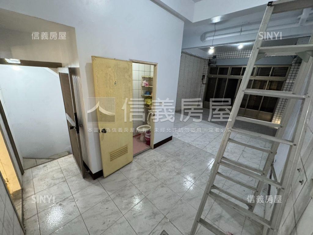 稀有☆正新光路三角窗透店房屋室內格局與周邊環境