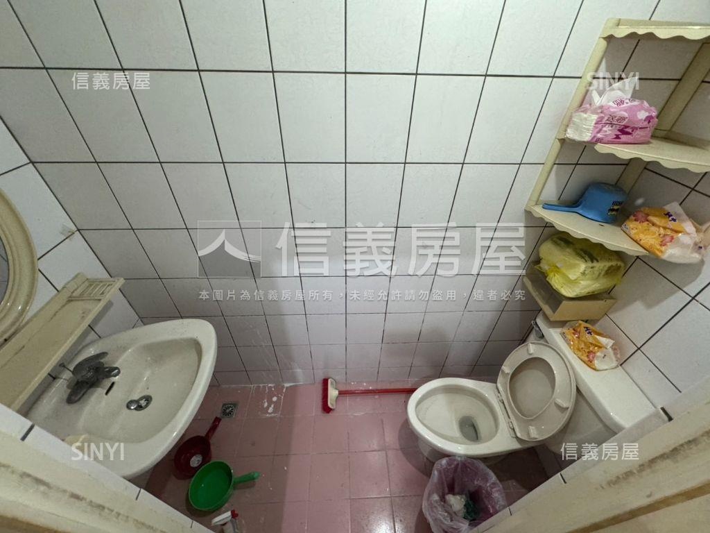 稀有☆正新光路三角窗透店房屋室內格局與周邊環境