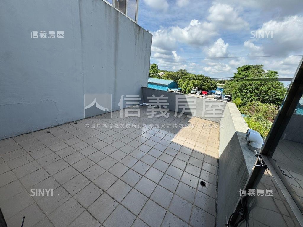 稀有☆正新光路三角窗透店房屋室內格局與周邊環境