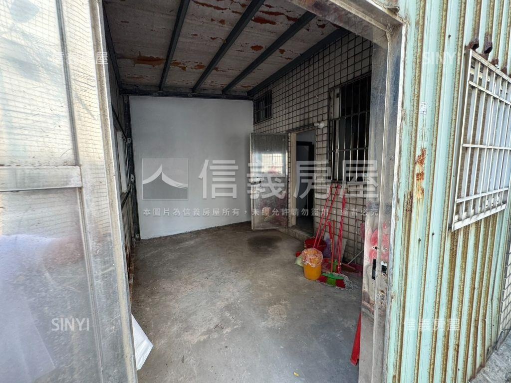 稀有☆正新光路三角窗透店房屋室內格局與周邊環境