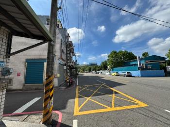 稀有☆正新光路三角窗透店