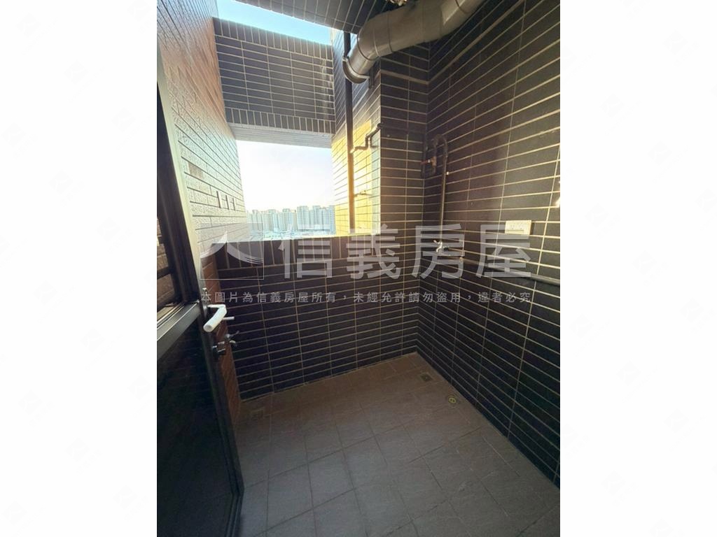 全新低總價二房車位房屋室內格局與周邊環境