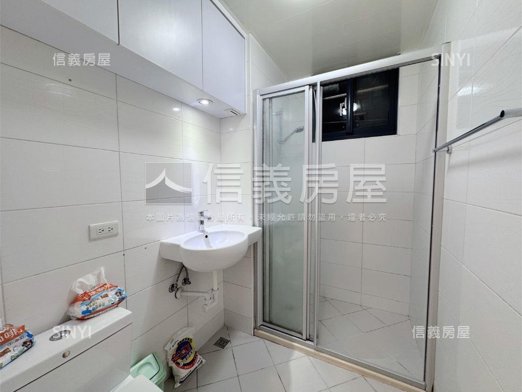 舞墨三房車位四陽台採光佳房屋室內格局與周邊環境