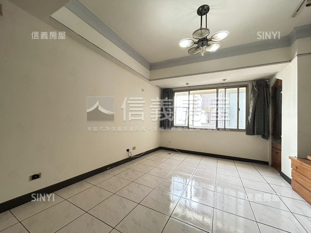 霧峰皇家三房車位稀有釋出房屋室內格局與周邊環境