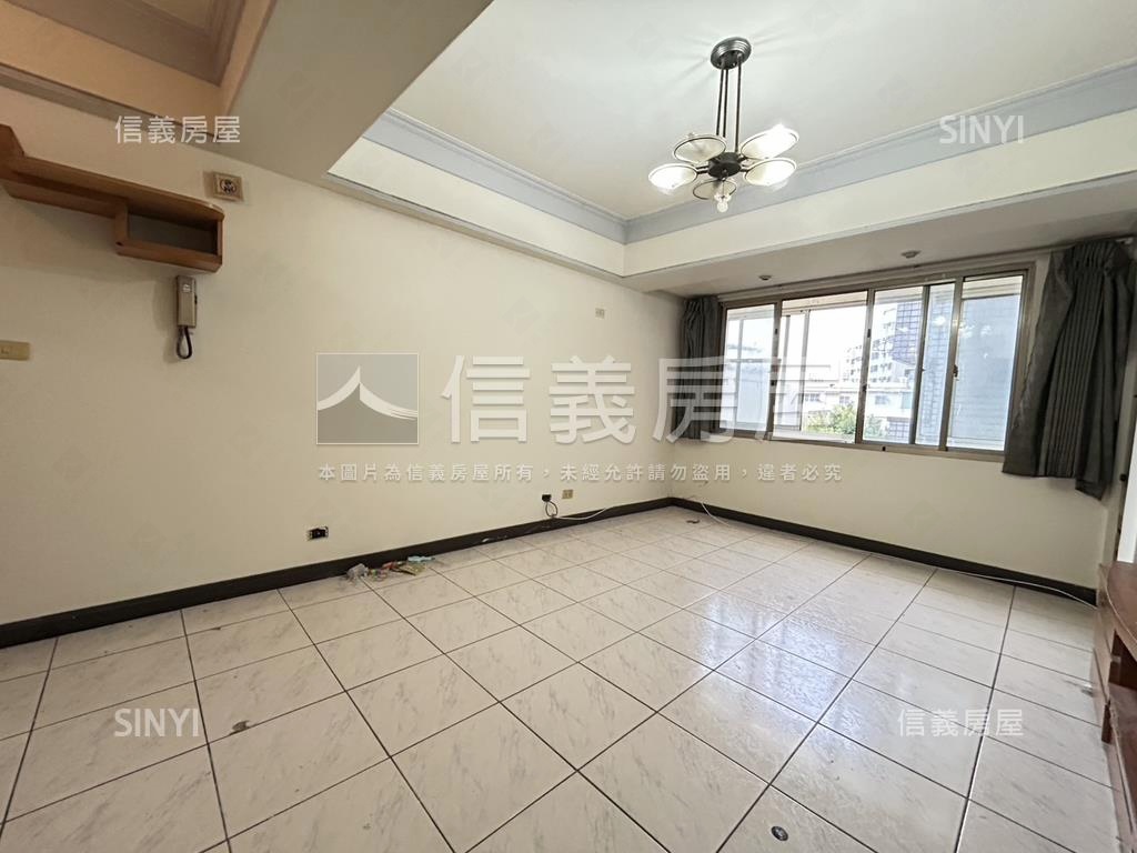 霧峰皇家三房車位稀有釋出房屋室內格局與周邊環境