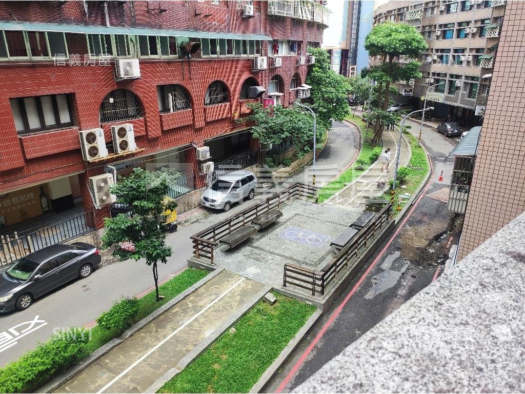 桃園火車站整棟商辦房屋室內格局與周邊環境