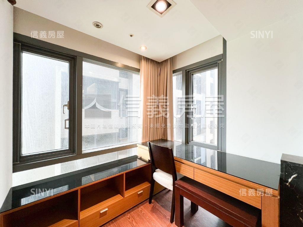 誠售！世界之心高樓平車房屋室內格局與周邊環境
