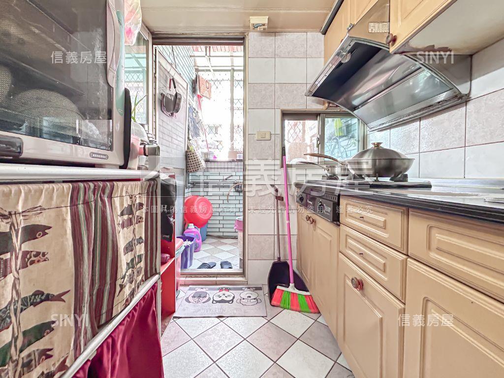 世代名門●挑高四房大空間房屋室內格局與周邊環境