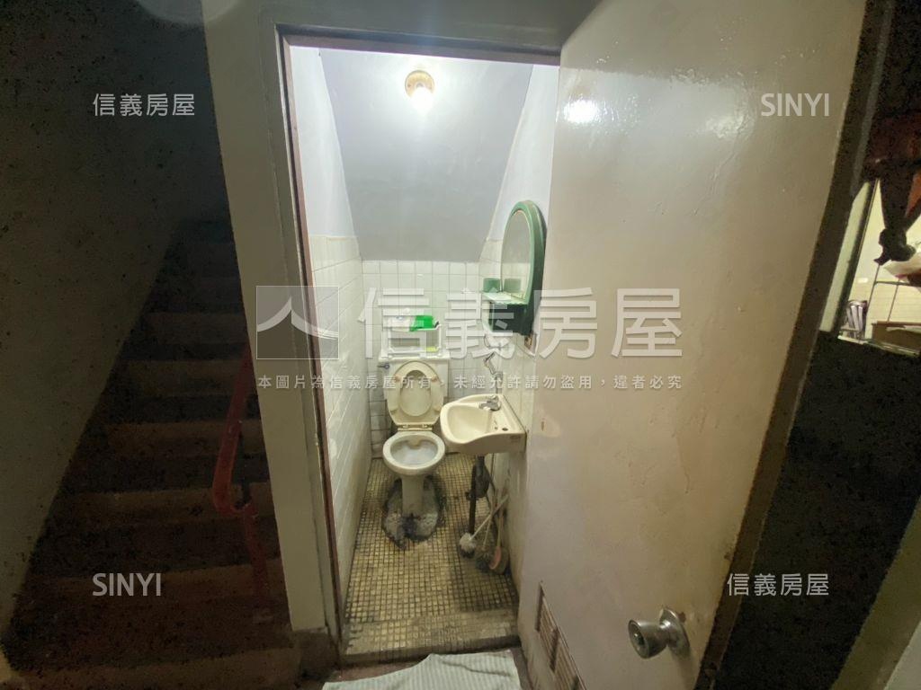 專任鄰台７４透天房屋室內格局與周邊環境