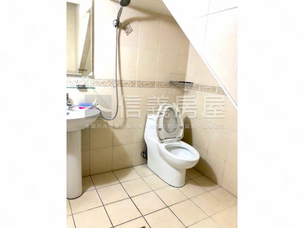 近軟體園區金店面房屋室內格局與周邊環境