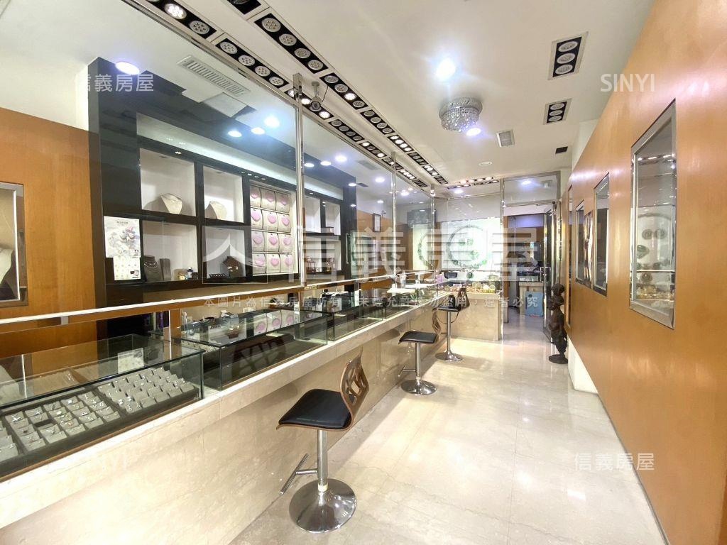 正中華路角窗燙金店面房屋室內格局與周邊環境
