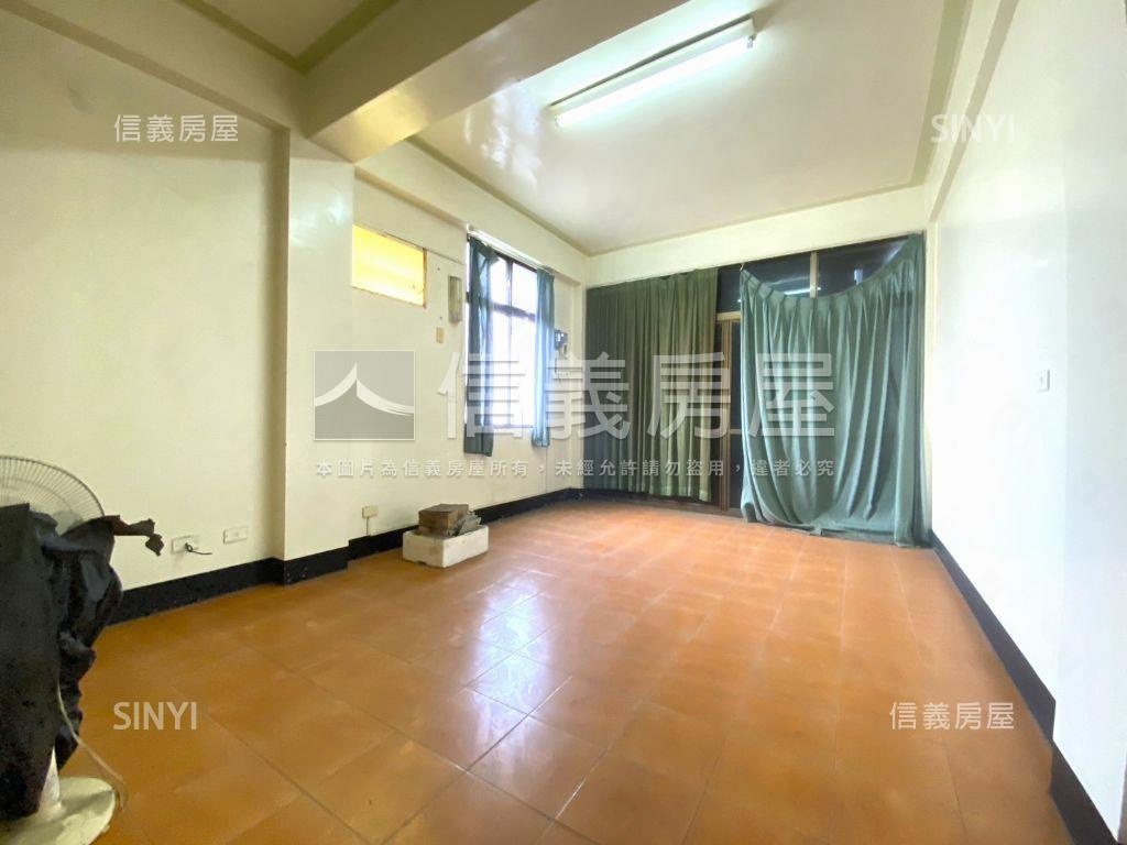 正中華路角窗燙金店面房屋室內格局與周邊環境