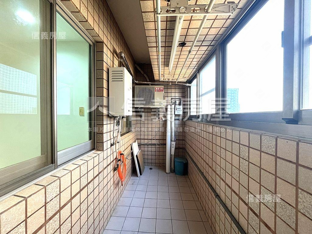 左營高樓層景觀四房平車房屋室內格局與周邊環境