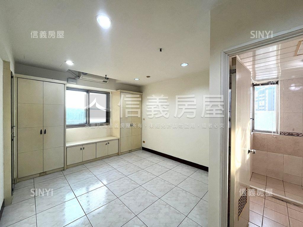 左營高樓層景觀四房平車房屋室內格局與周邊環境