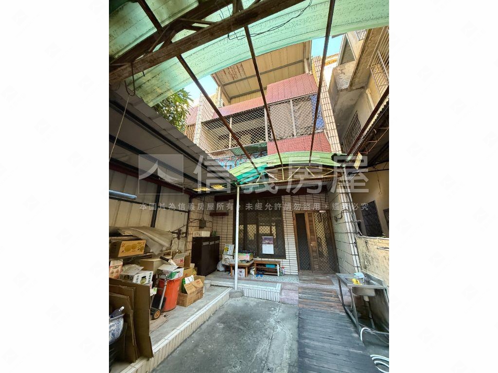 近文心市府捷運大墩別墅房屋室內格局與周邊環境