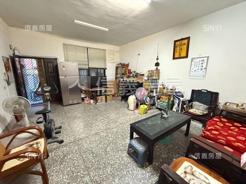 近文心市府捷運大墩別墅房屋室內格局與周邊環境
