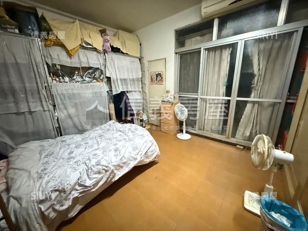 近文心市府捷運大墩別墅房屋室內格局與周邊環境