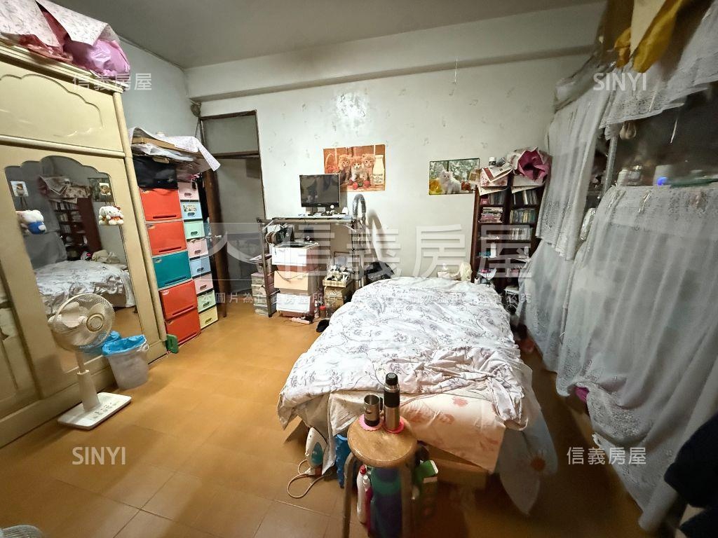 近文心市府捷運大墩別墅房屋室內格局與周邊環境