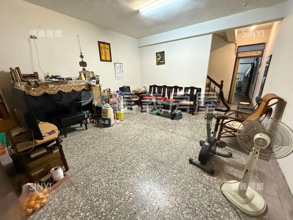 近文心市府捷運大墩別墅房屋室內格局與周邊環境