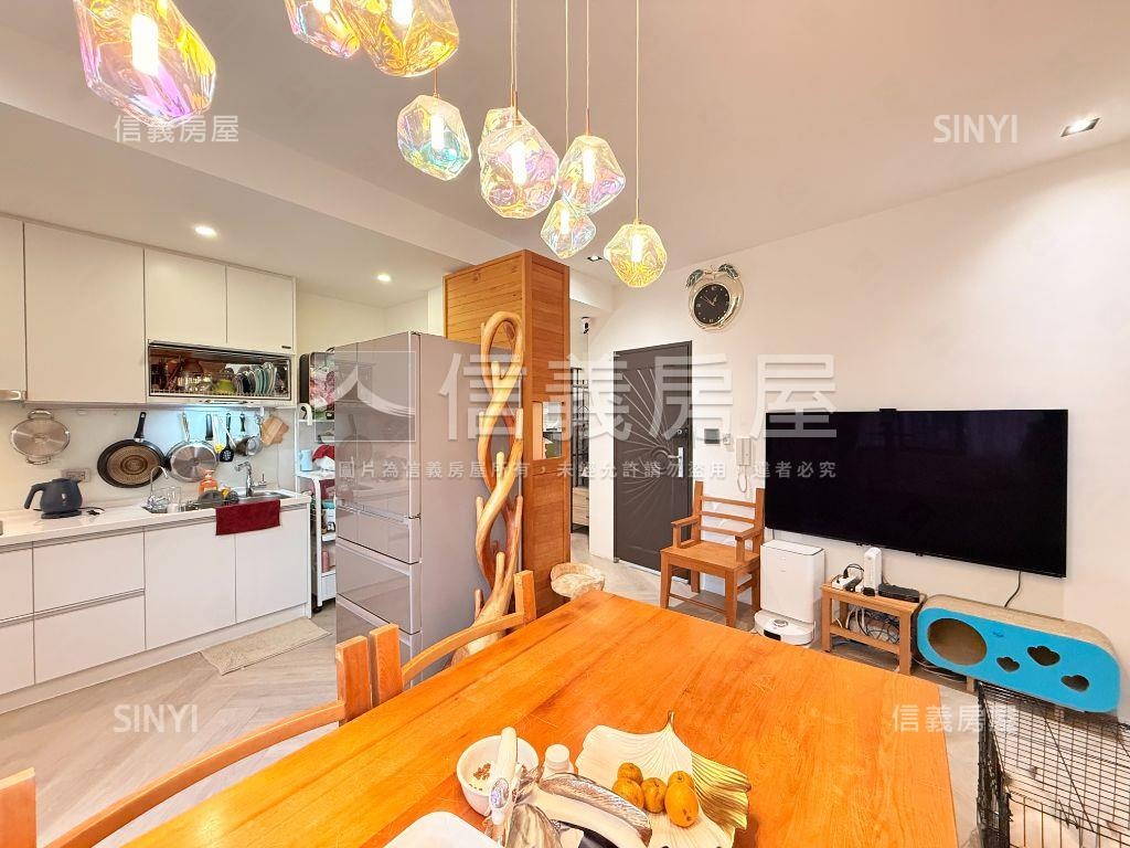 近捷運精美裝潢三樓房屋室內格局與周邊環境