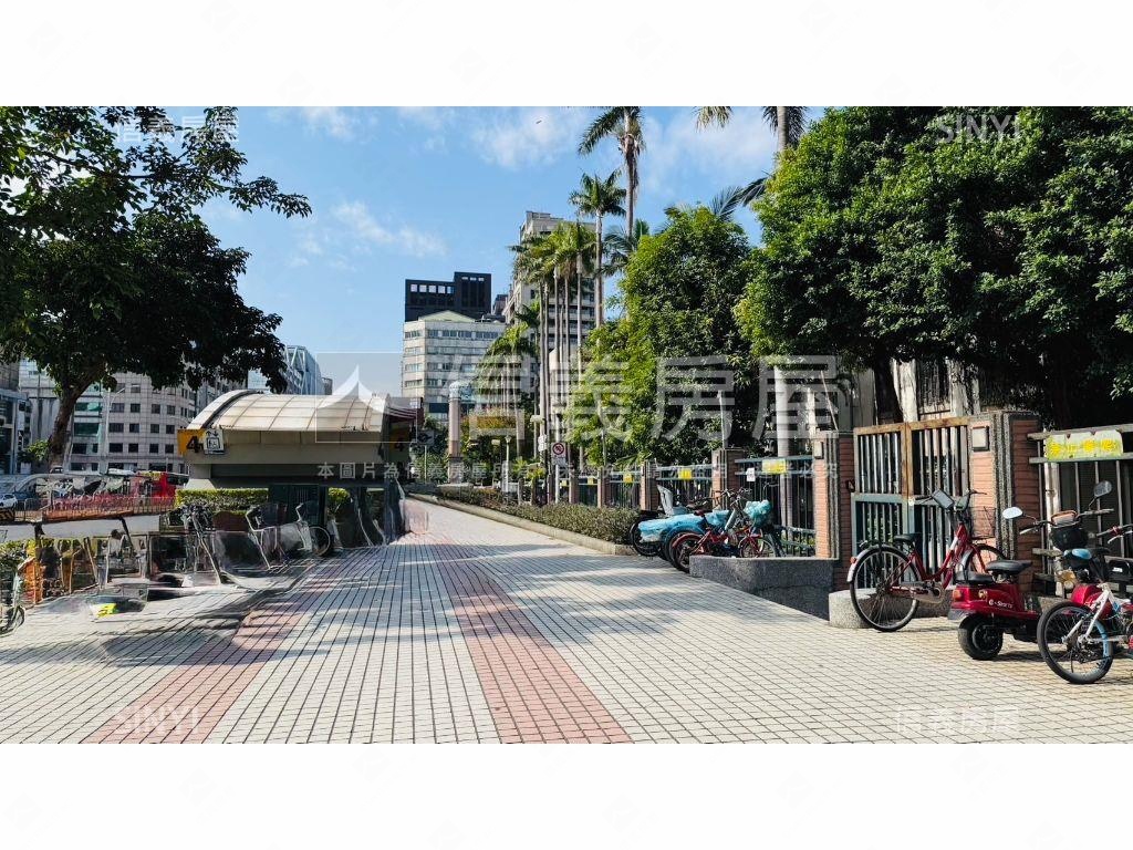 中山國小捷運景觀附車位房屋室內格局與周邊環境