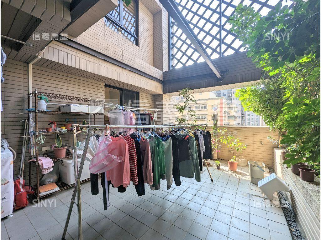 皇翔玉鼎。似庭院大空間房屋室內格局與周邊環境