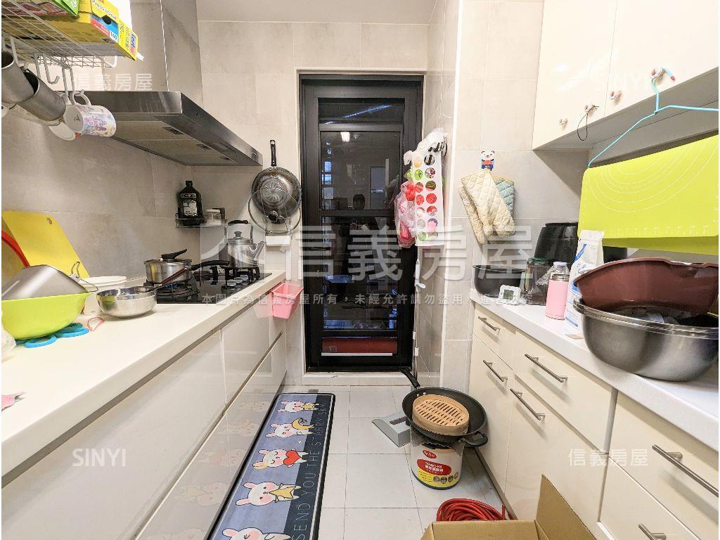 皇翔玉鼎。似庭院大空間房屋室內格局與周邊環境