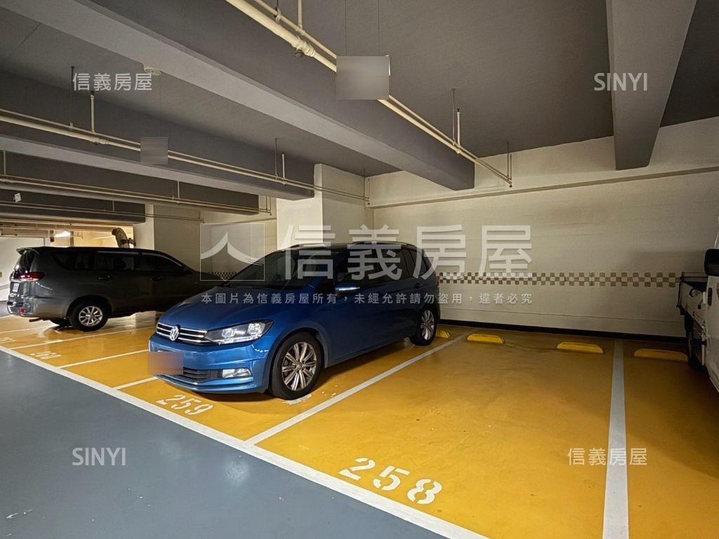 耶魯Ｂ４邊邊車位房屋室內格局與周邊環境
