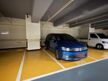 耶魯Ｂ４邊邊車位