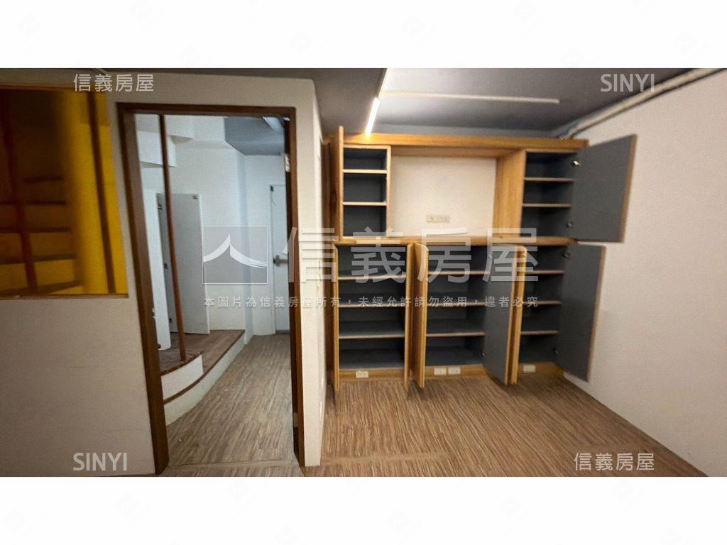 中山雙捷運黃金一樓房屋室內格局與周邊環境