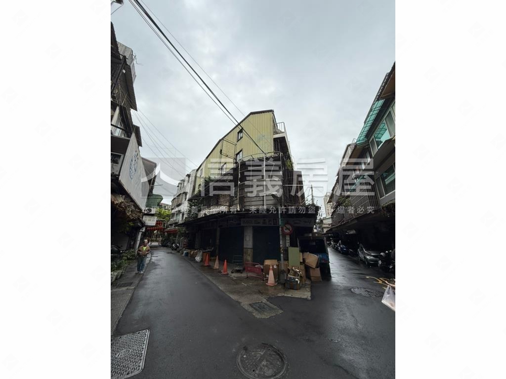 復興口角間大面寬透天房屋室內格局與周邊環境