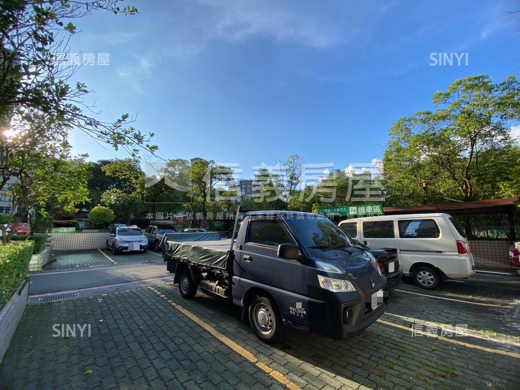 石園新城★紀念堂稀有店面房屋室內格局與周邊環境