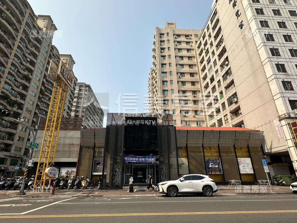 凹子底巨蛋稀有收租三角窗房屋室內格局與周邊環境