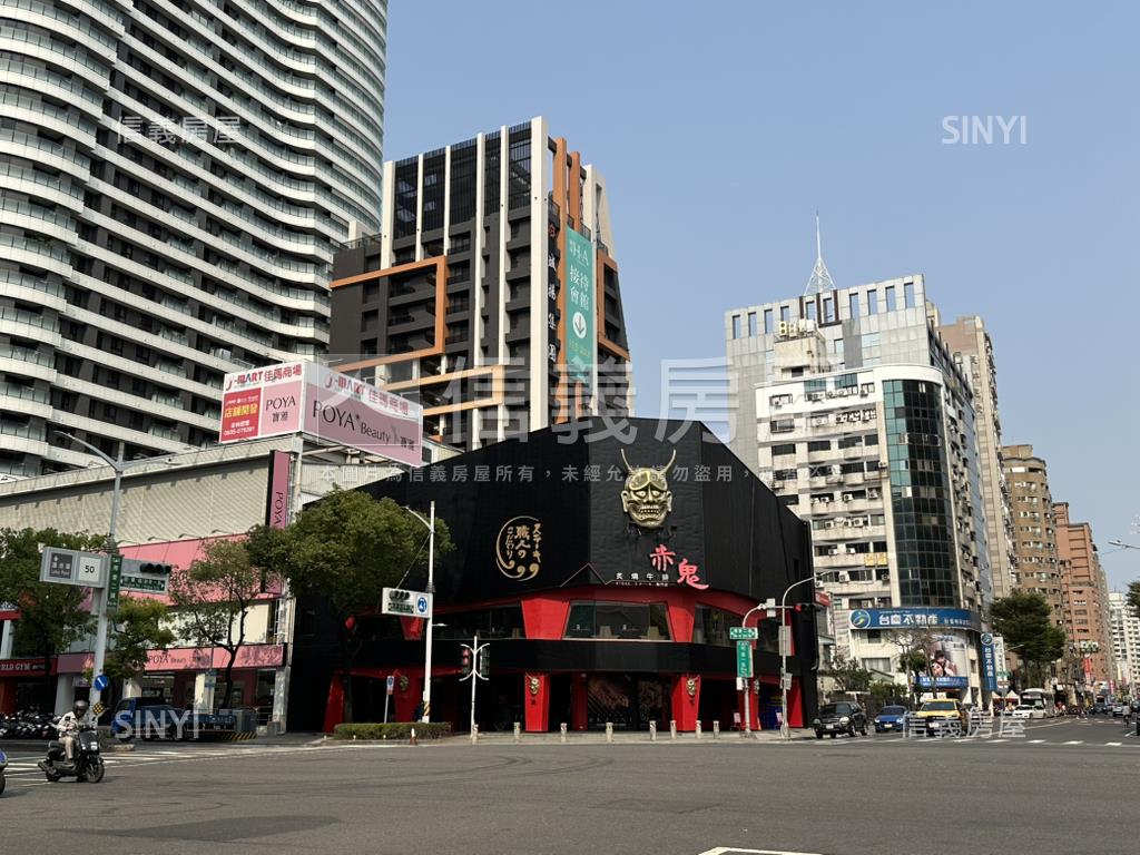 凹子底巨蛋稀有收租三角窗房屋室內格局與周邊環境