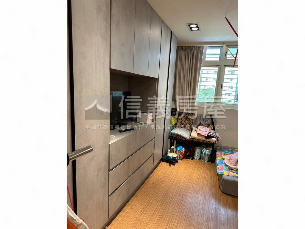 新樹裝潢美透天房屋室內格局與周邊環境