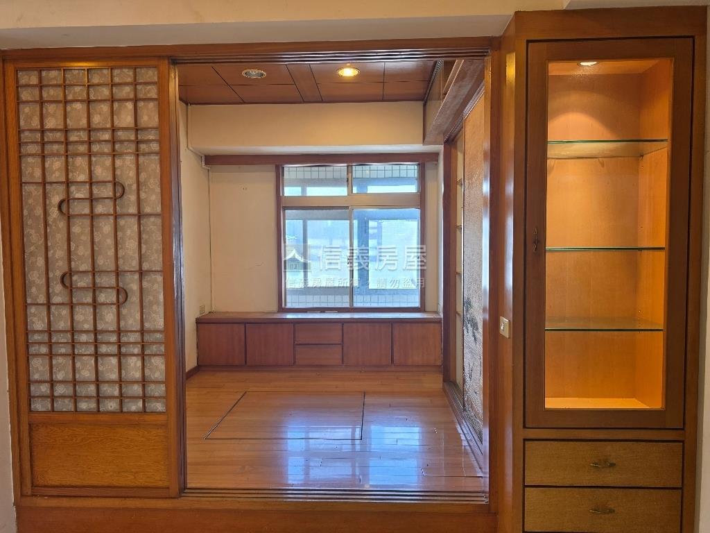 園中園高樓三房車位房屋室內格局與周邊環境