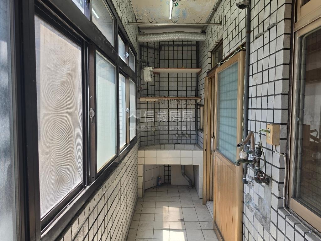 園中園高樓三房車位房屋室內格局與周邊環境