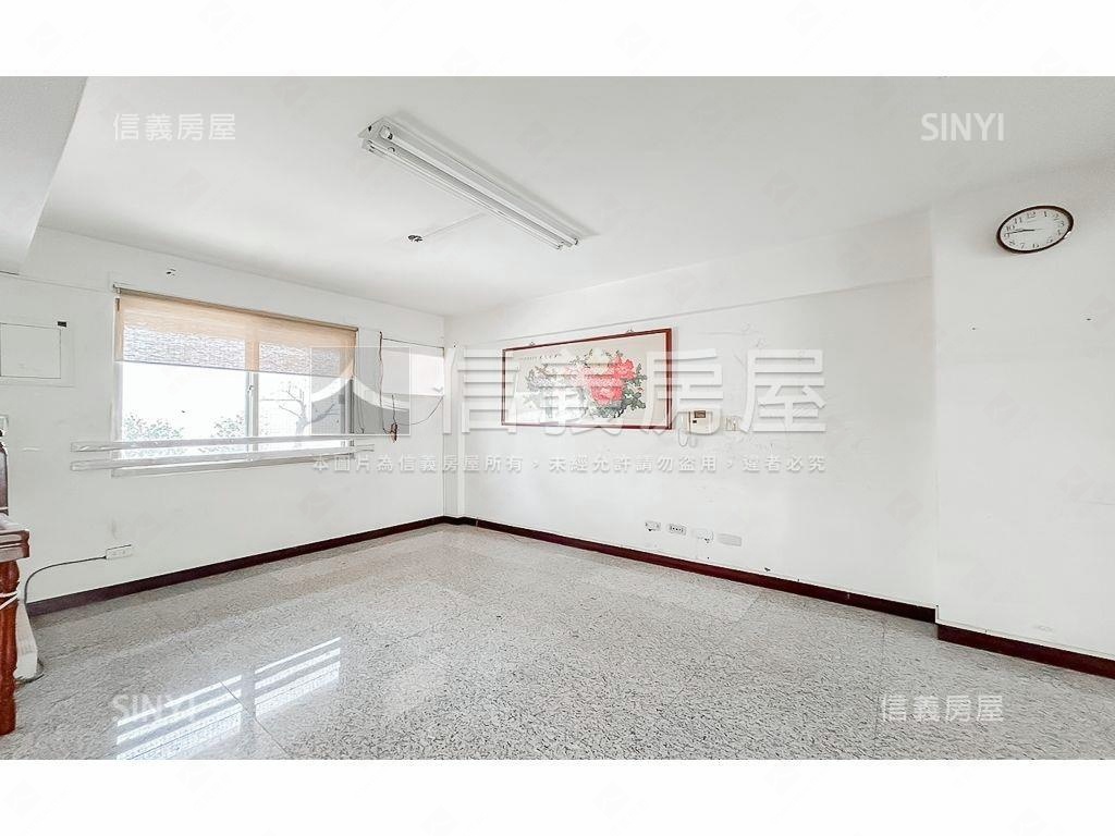 正黎明路透天店面房屋室內格局與周邊環境