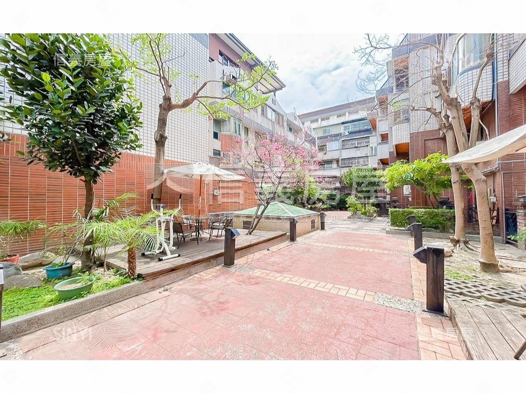 正黎明路透天店面房屋室內格局與周邊環境