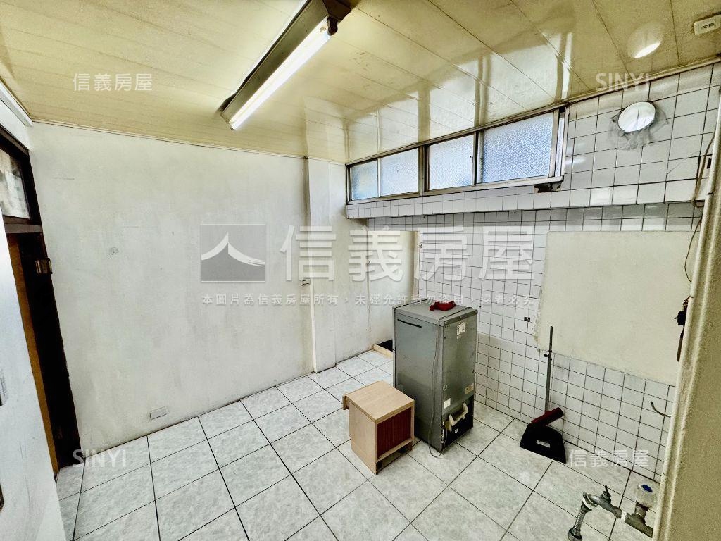 前後雙臨路大地坪透天店面房屋室內格局與周邊環境